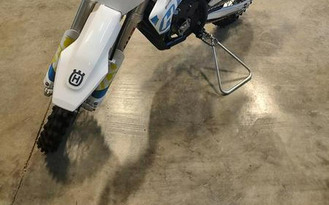 2024 Husqvarna® EE 3