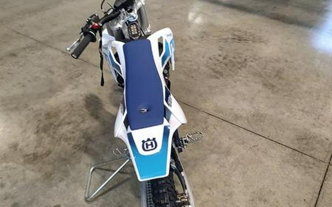 2024 Husqvarna® EE 3