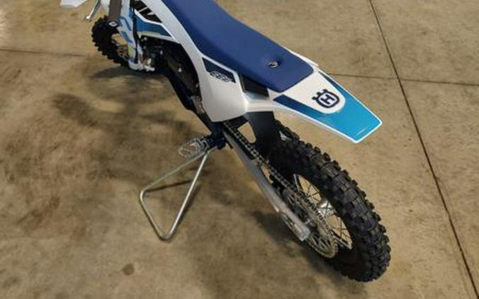 2024 Husqvarna® EE 3