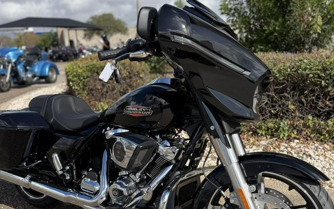 2026 Harley-Davidson Street Glide VIVID BLACK