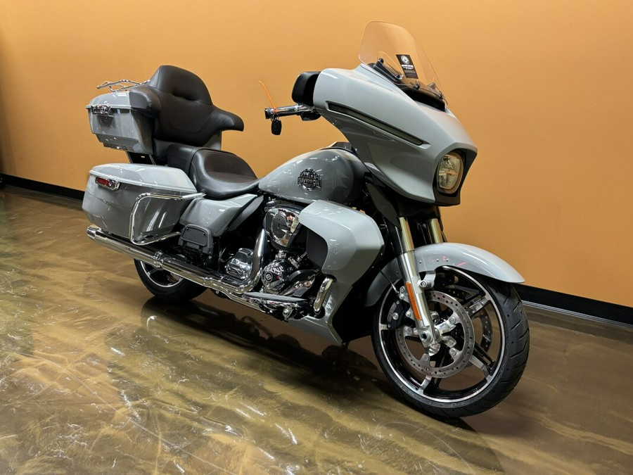 FLHXU 2025 Street Glide™ Ultra