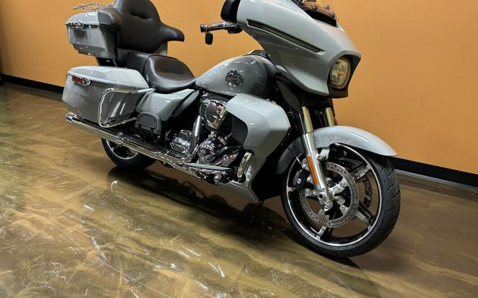 FLHXU 2025 Street Glide™ Ultra
