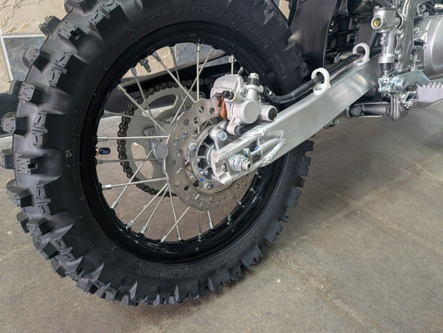 2027 Kawasaki KLX 140R