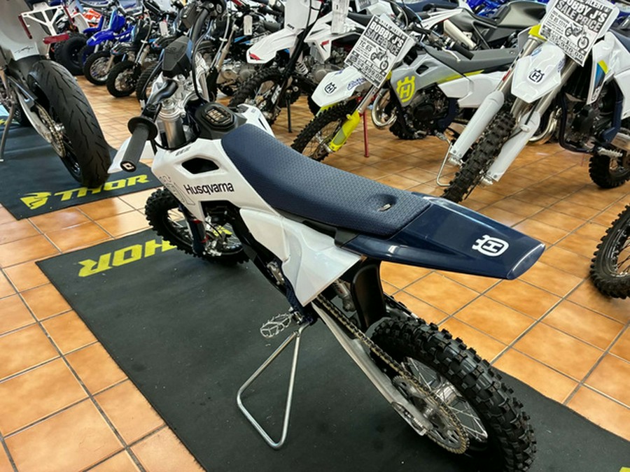 2027 Husqvarna Motorcycles EE 5