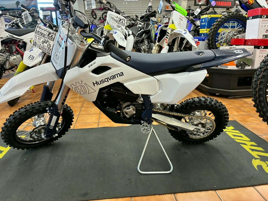 2027 Husqvarna Motorcycles EE 5