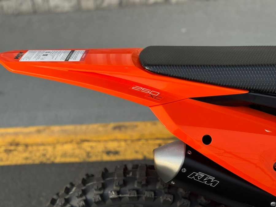 2025 KTM 250 XC