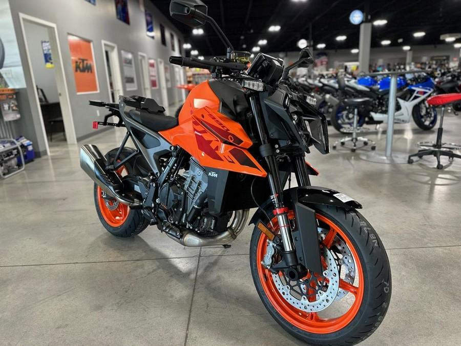 2024 KTM 990 Duke