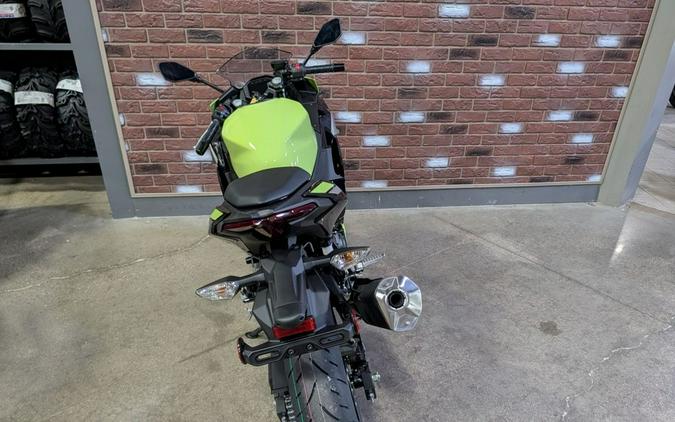 2026 Kawasaki Ninja® 500 ABS Metallic Yellowish Green/Ebony
