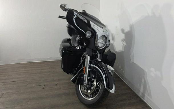 2019 Indian Roadmaster Thunder Black Icon Series Dirt Track SmokeThunder Black Smoke