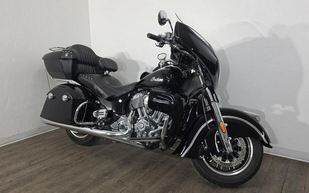 2019 Indian Roadmaster Thunder Black Icon Series Dirt Track SmokeThunder Black Smoke