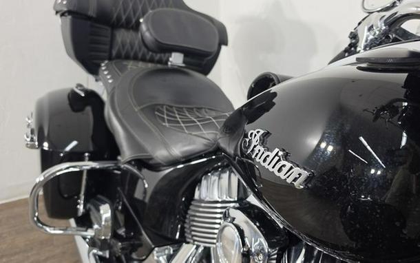 2019 Indian Roadmaster Thunder Black Icon Series Dirt Track SmokeThunder Black Smoke