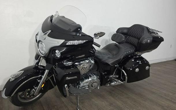 2019 Indian Roadmaster Thunder Black Icon Series Dirt Track SmokeThunder Black Smoke