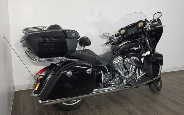 2019 Indian Roadmaster Thunder Black Icon Series Dirt Track SmokeThunder Black Smoke