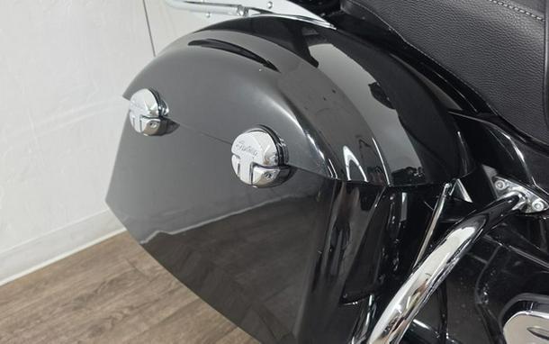 2019 Indian Roadmaster Thunder Black Icon Series Dirt Track SmokeThunder Black Smoke