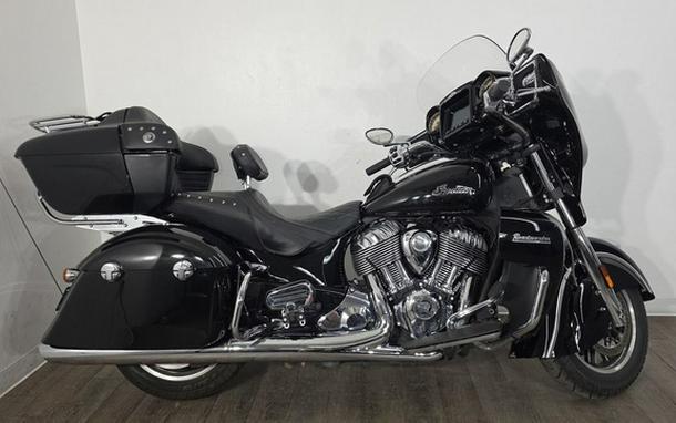 2019 Indian Roadmaster Thunder Black Icon Series Dirt Track SmokeThunder Black Smoke