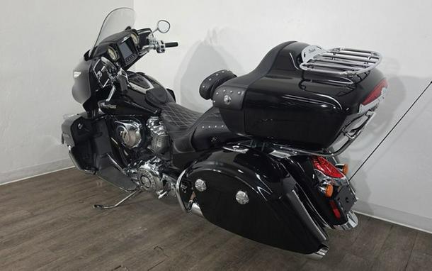 2019 Indian Roadmaster Thunder Black Icon Series Dirt Track SmokeThunder Black Smoke