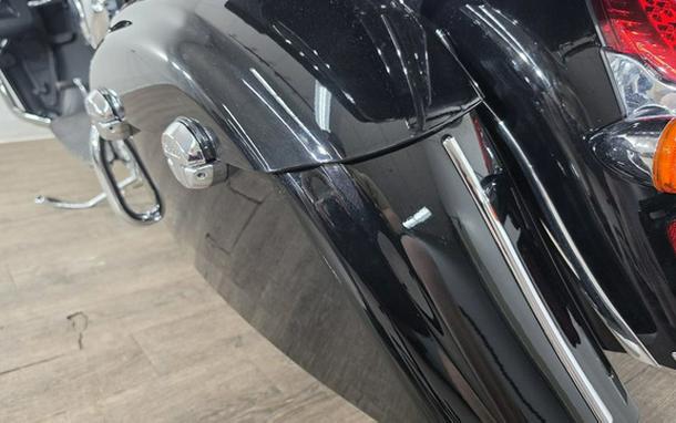2019 Indian Roadmaster Thunder Black Icon Series Dirt Track SmokeThunder Black Smoke