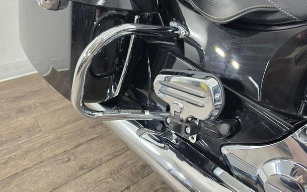 2019 Indian Roadmaster Thunder Black Icon Series Dirt Track SmokeThunder Black Smoke