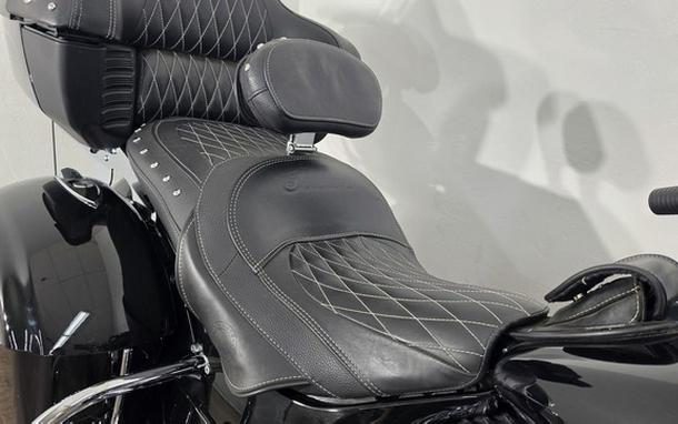 2019 Indian Roadmaster Thunder Black Icon Series Dirt Track SmokeThunder Black Smoke