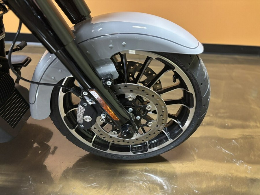 FLTRT 2025 Road Glide® 3