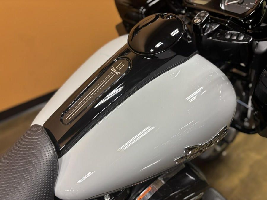 FLTRT 2025 Road Glide® 3