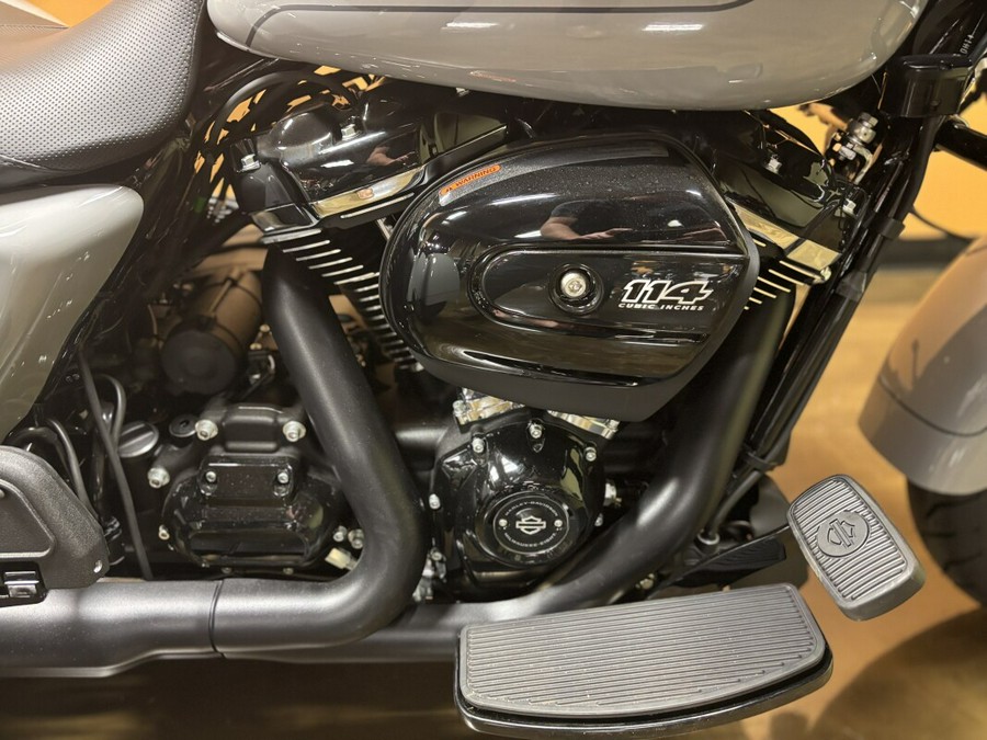 FLTRT 2025 Road Glide® 3