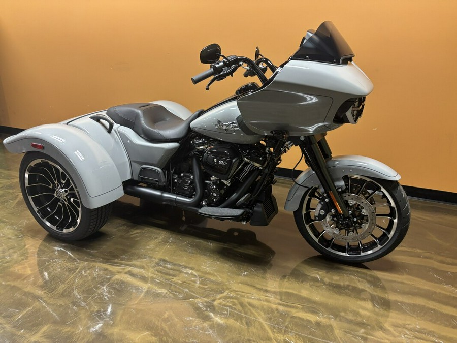 FLTRT 2025 Road Glide® 3