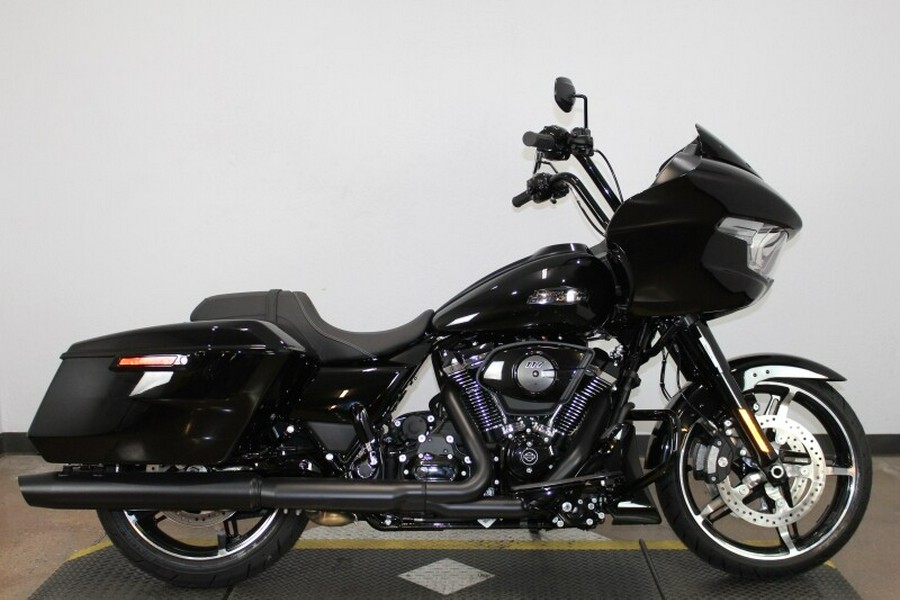 2025 Harley-Davidson® Road Glide® Vivid Black