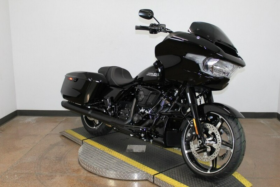 2025 Harley-Davidson® Road Glide® Vivid Black