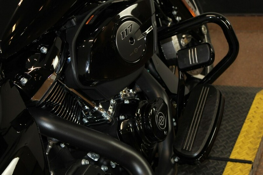 2025 Harley-Davidson® Road Glide® Vivid Black