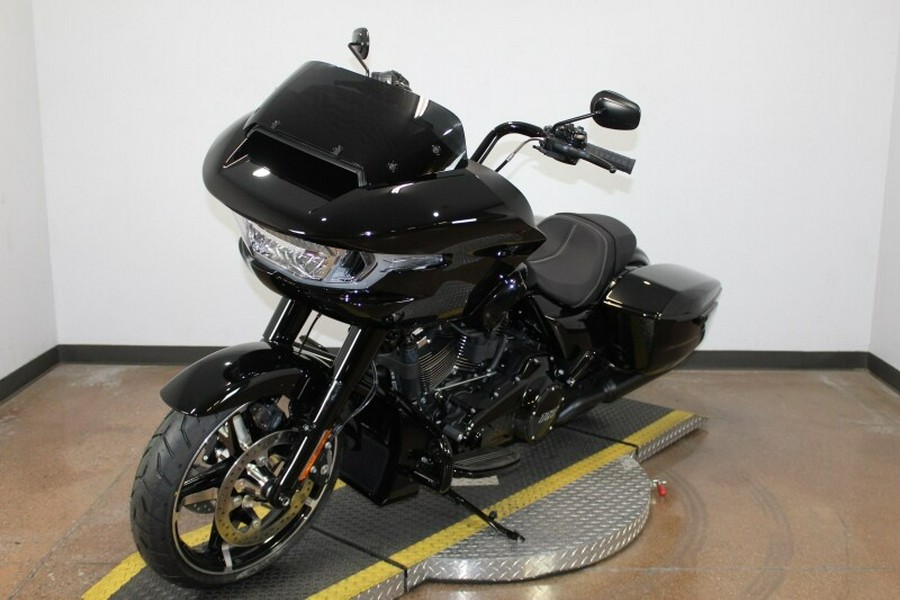 2025 Harley-Davidson® Road Glide® Vivid Black