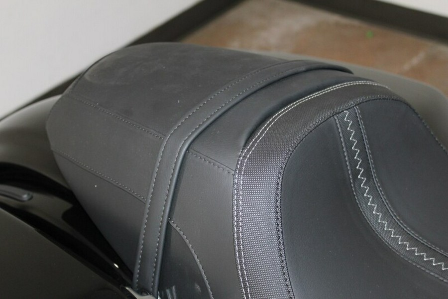 2025 Harley-Davidson® Road Glide® Vivid Black