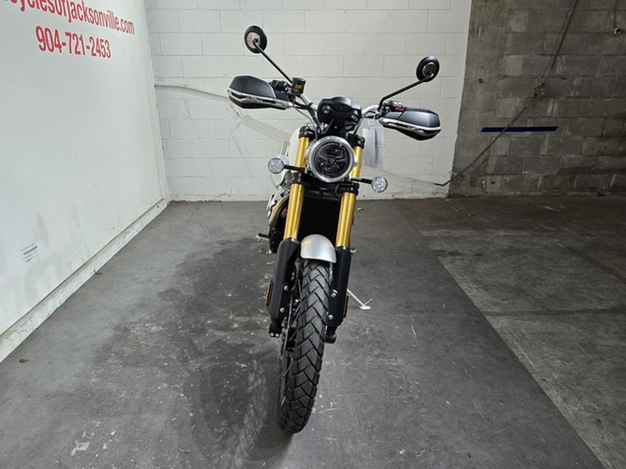 2026 Triumph Scrambler 1200 XE Matte khaki green