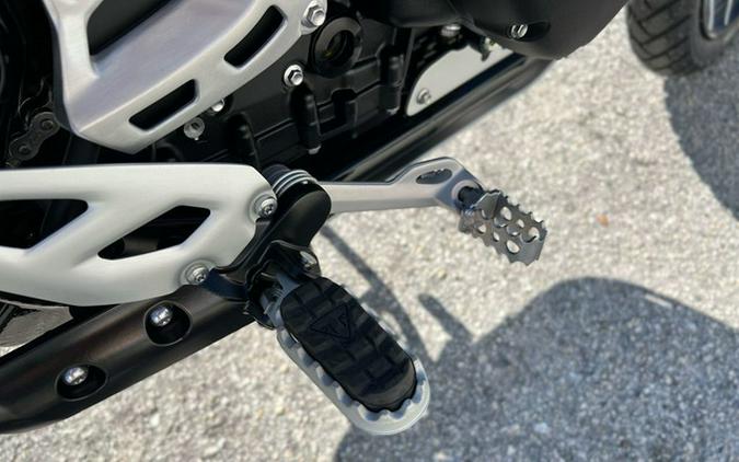 2026 Triumph Scrambler 1200 XE Matte khaki green