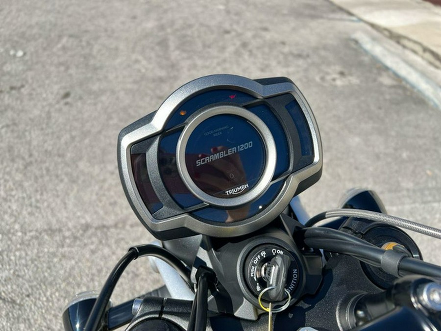 2026 Triumph Scrambler 1200 XE Matte khaki green