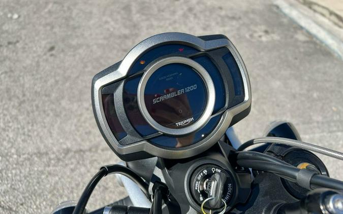 2026 Triumph Scrambler 1200 XE Matte khaki green