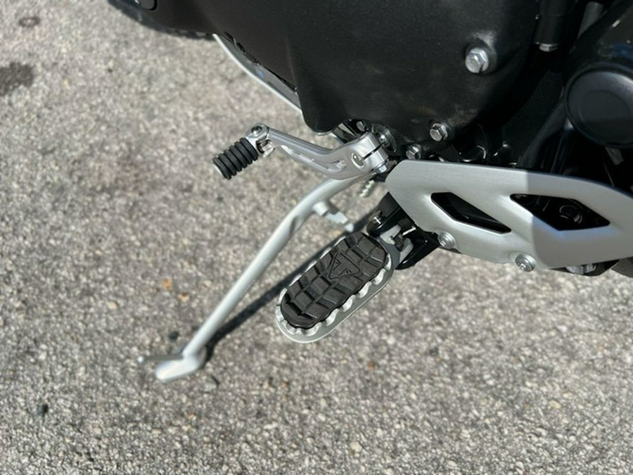 2026 Triumph Scrambler 1200 XE Matte khaki green