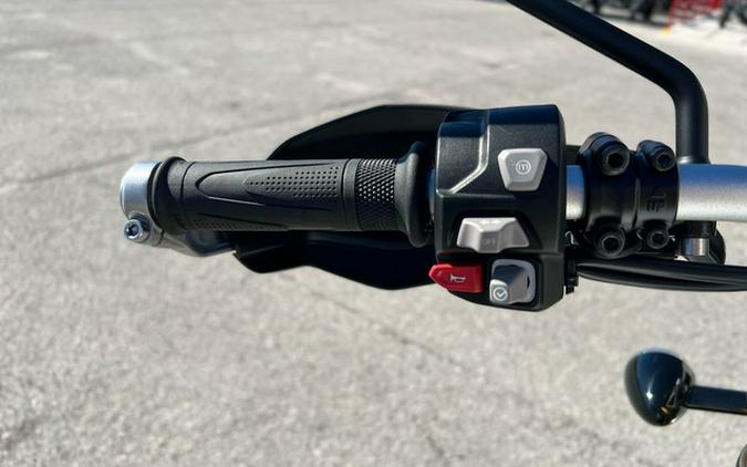 2026 Triumph Scrambler 1200 XE Matte khaki green