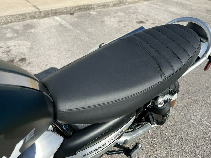 2026 Triumph Scrambler 1200 XE Matte khaki green