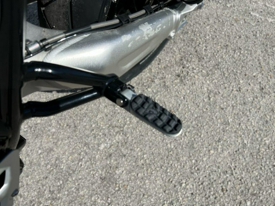 2026 Triumph Scrambler 1200 XE Matte khaki green