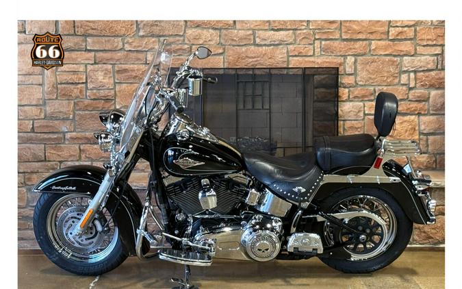 2009 Harley-Davidson® Heritage Softail® Classic BLACK W/PINSTRIPE