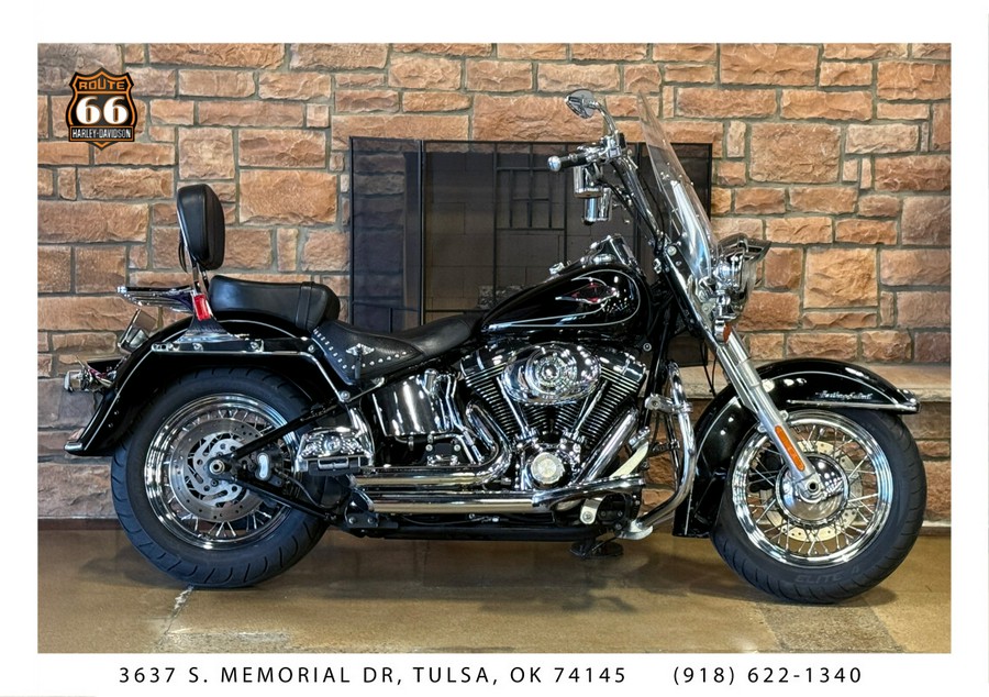 2009 Harley-Davidson® Heritage Softail® Classic BLACK W/PINSTRIPE