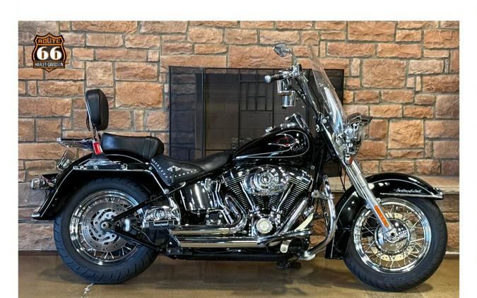 2009 Harley-Davidson® Heritage Softail® Classic BLACK W/PINSTRIPE