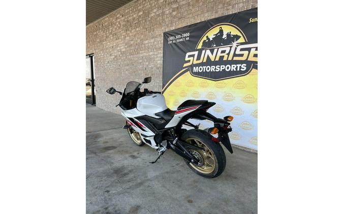 2022 Yamaha YZF-R3 World GP 60th Anniversary Edition