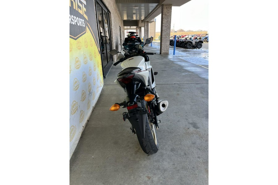 2022 Yamaha YZF-R3 World GP 60th Anniversary Edition