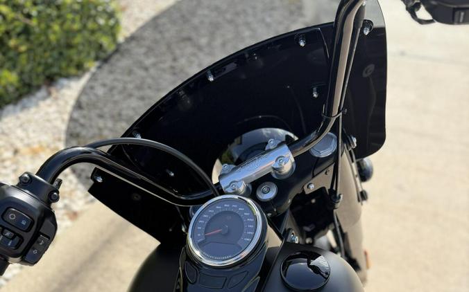 2026 Harley-Davidson Deadwood BLACK DENIM