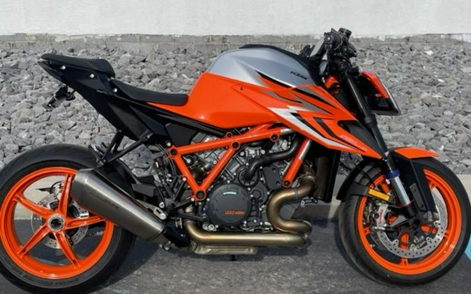 2022 KTM 1290 Super Duke R Evo Review [17 Track + Street Fast Facts]