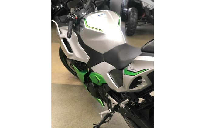 2024 Kawasaki Ninja® 7 Hybrid ABS