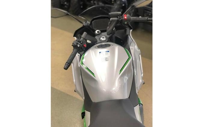 2024 Kawasaki Ninja® 7 Hybrid ABS