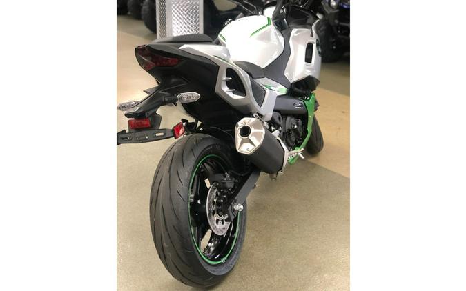 2024 Kawasaki Ninja® 7 Hybrid ABS